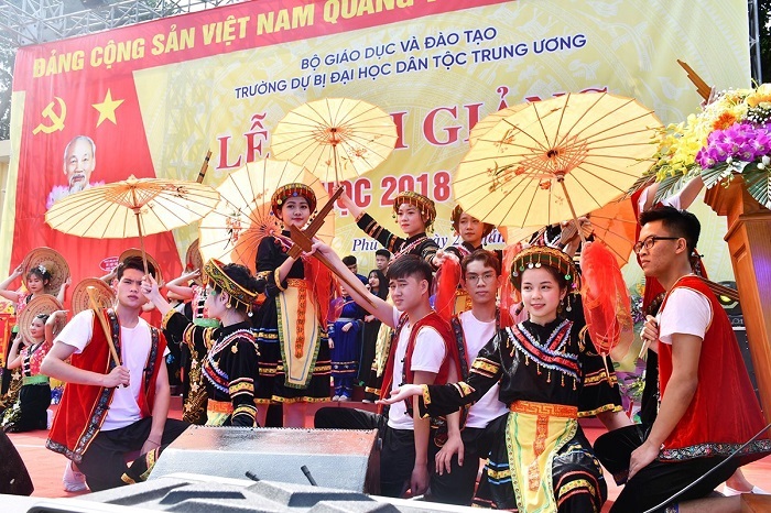 Quyết định chuyển các Trường chuyên biệt về trực thuộc Ủy ban Dân tộc